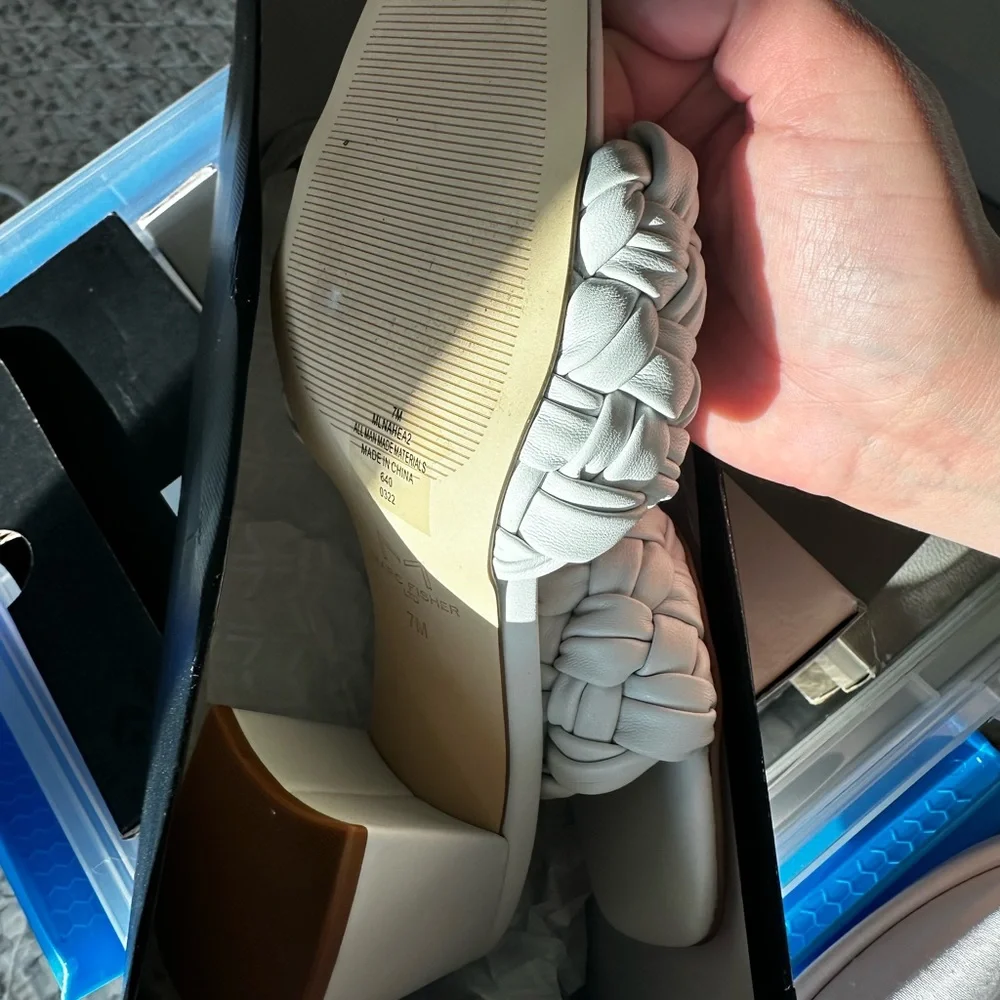 Sandals - Picture 3 of 4